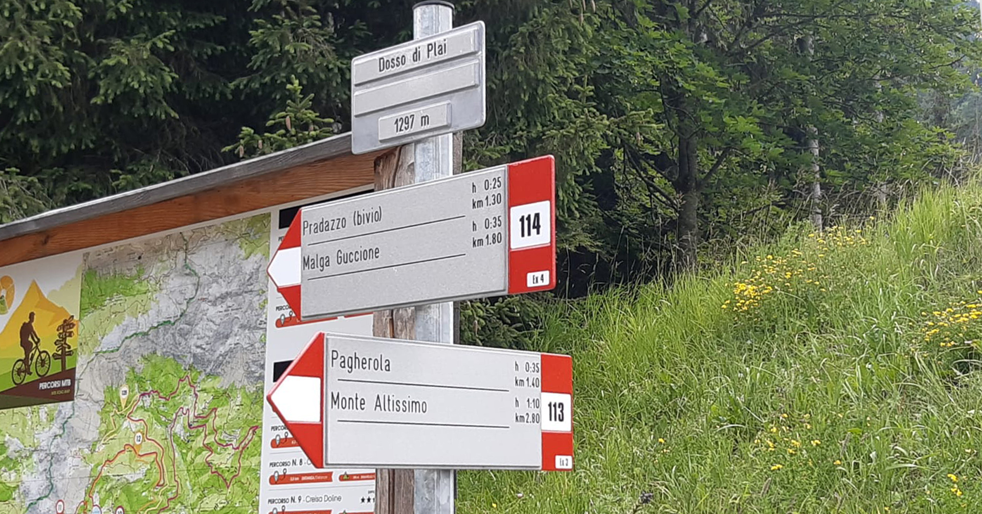 Sentieri, rinnovata la segnaletica verticale